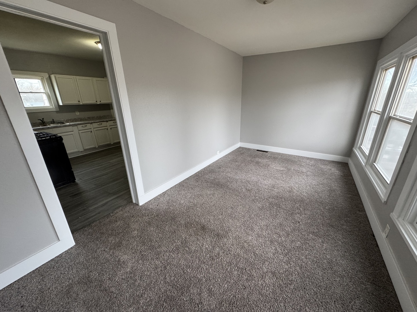 1155 12th Avenue Moline, IL 61265 - Photo 8 of 18 an empty room with a mirror