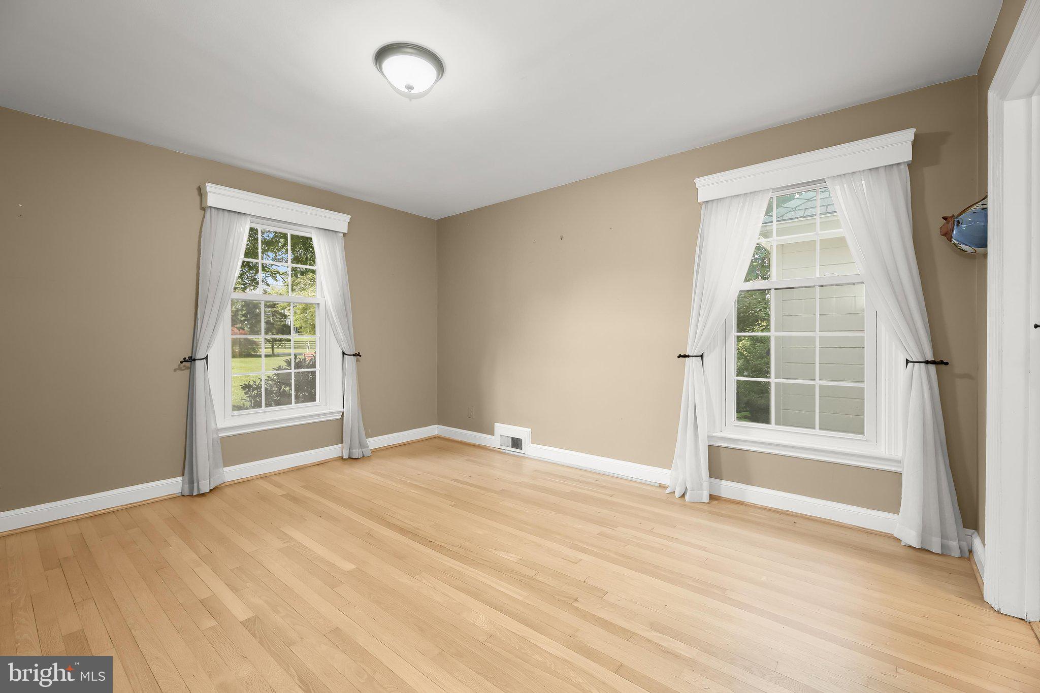 16510 Batchellors Forest Road Olney, MD 20832 - Photo 26 of 107 Main Level Primary Suite