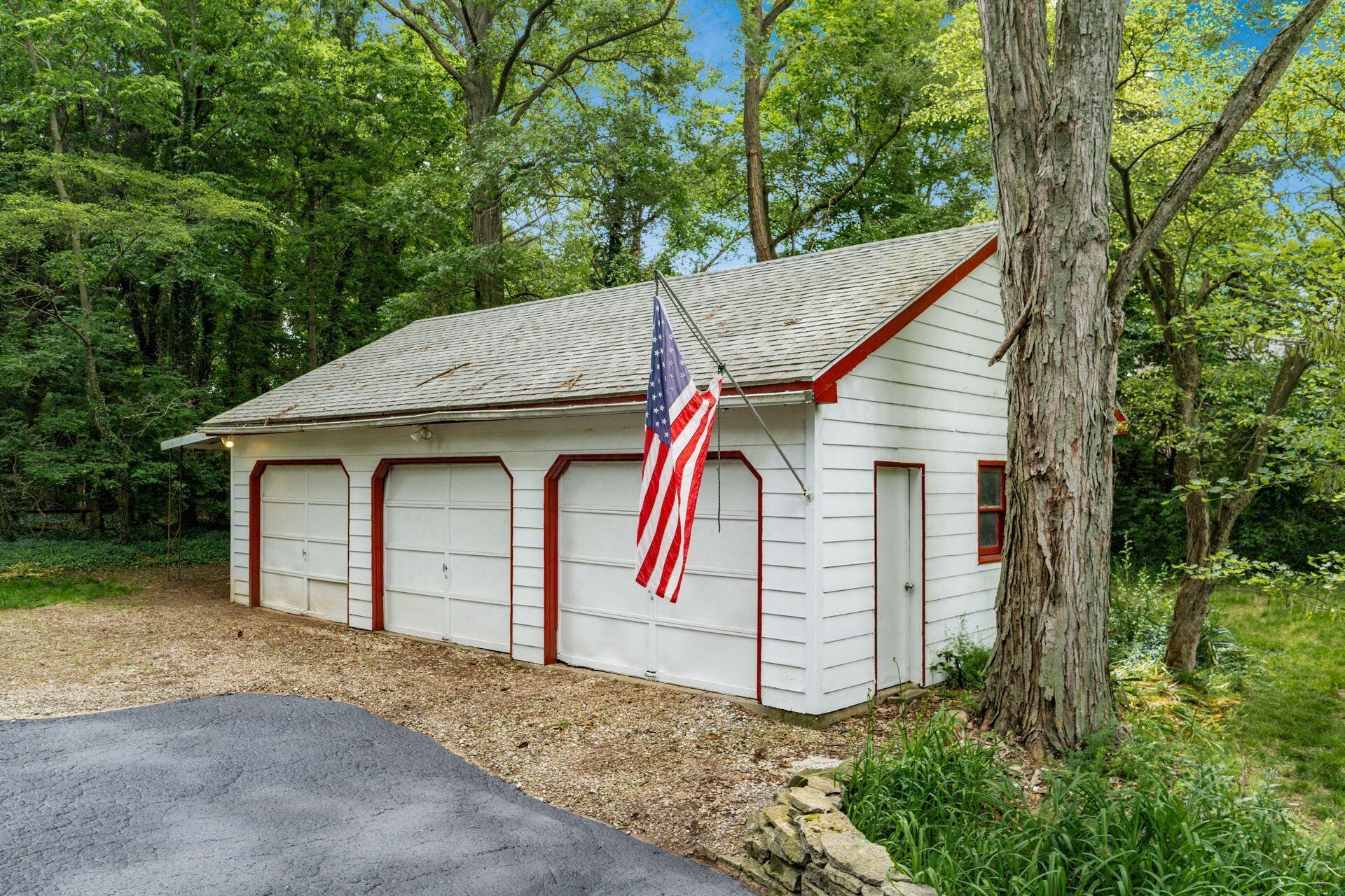 7945 Riverside Drive Powell, OH 43065 - Photo 13 of 60