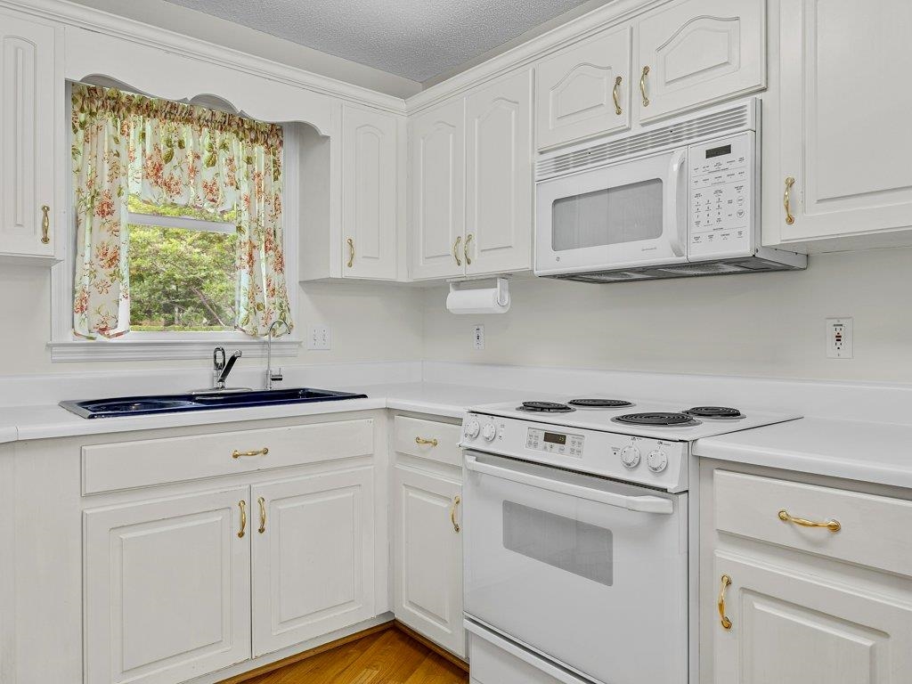 208 West Durham Street Landrum, SC 29356 - Photo 10 of 44