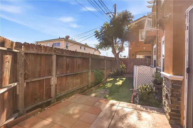 $3,965 | 12712 Menlo Avenue, Unit B, Hawthorne, CA 90250