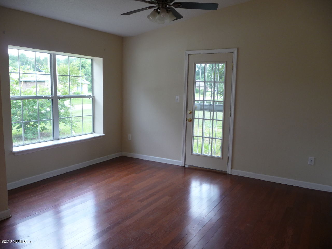 7720 Reed Street Jacksonville, FL 32208 - Photo 3 of 13 Living Room