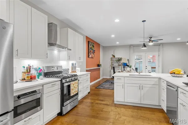 $585,000 | 2022 Geyer Avenue, St. Louis, MO 63104