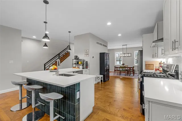 $599,000 | 2022 Geyer Avenue, St. Louis, MO 63104