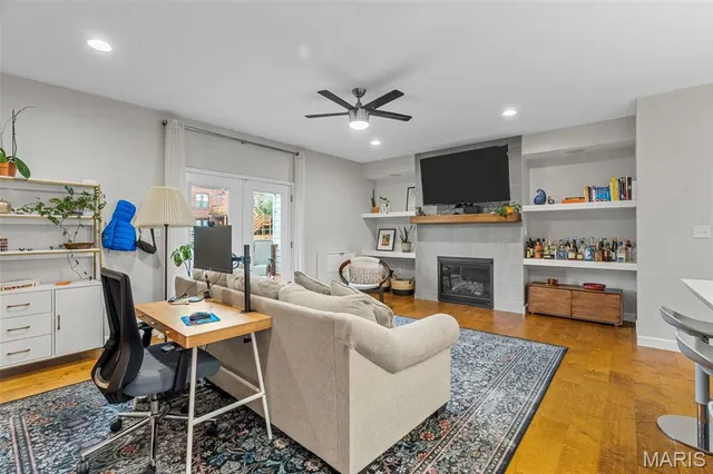 $599,000 | 2022 Geyer Avenue, St. Louis, MO 63104