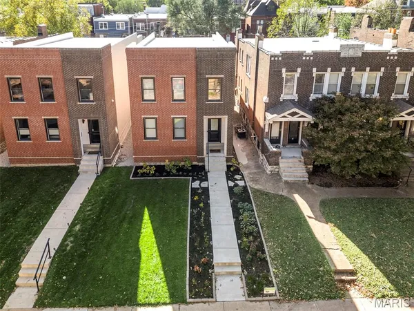 $585,000 | 2022 Geyer Avenue, St. Louis, MO 63104