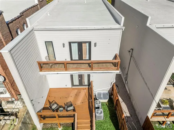 $585,000 | 2022 Geyer Avenue, St. Louis, MO 63104