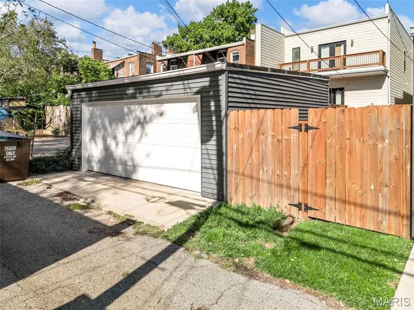 $585,000 | 2022 Geyer Avenue, St. Louis, MO 63104