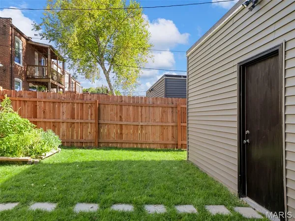 $585,000 | 2022 Geyer Avenue, St. Louis, MO 63104
