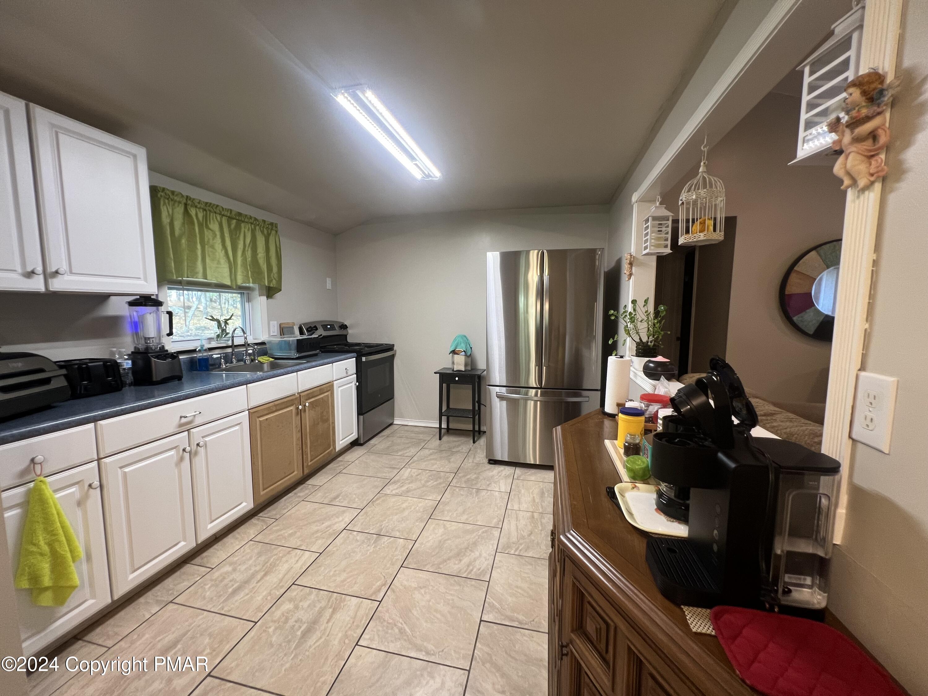 218 Mallard Lane Bushkill, PA 18324 - Photo 4 of 11 IMG_9512