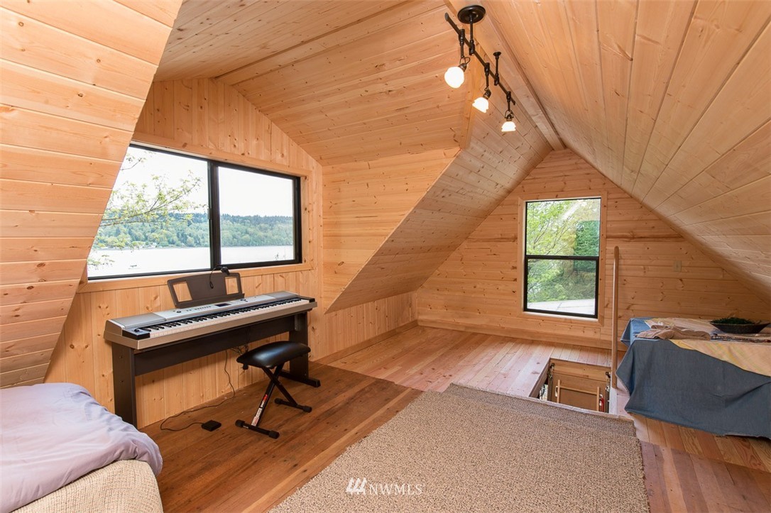 27605 Hake Road Southwest Vashon, WA 98070 - Photo 11 of 23 Gallery Image 11