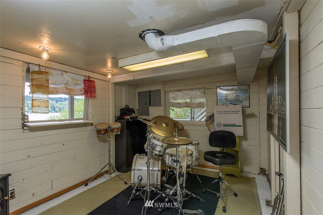 27605 Hake Road Southwest Vashon, WA 98070 - Photo 13 of 23 Gallery Image 13
