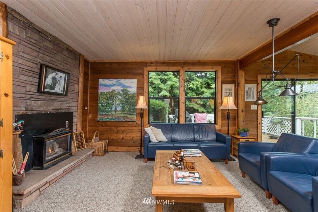 27605 Hake Road Southwest Vashon, WA 98070 - Photo 5 of 23 Gallery Image 5