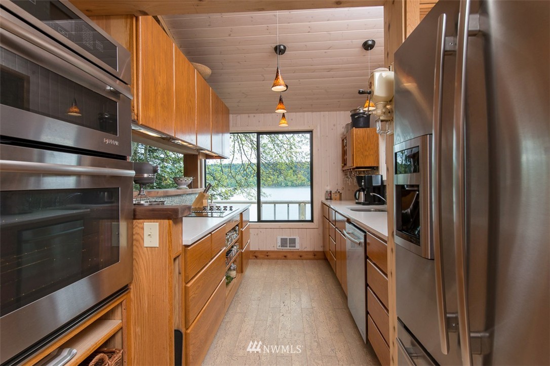 27605 Hake Road Southwest Vashon, WA 98070 - Photo 6 of 23 Gallery Image 6