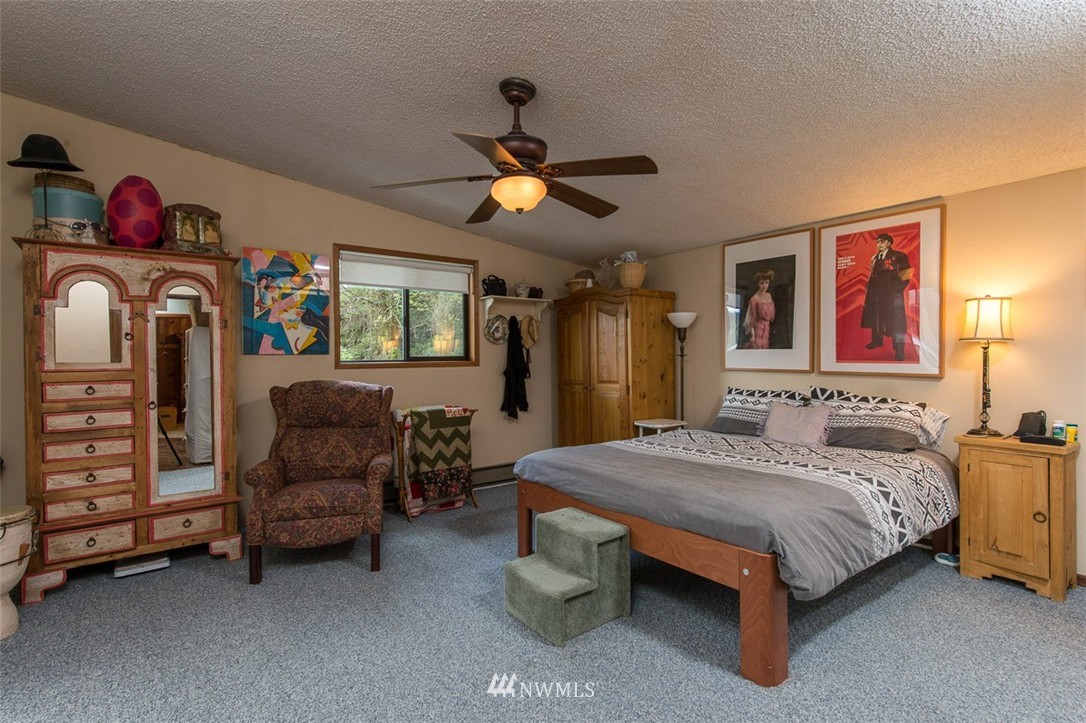 27605 Hake Road Southwest Vashon, WA 98070 - Photo 10 of 23 Gallery Image 10