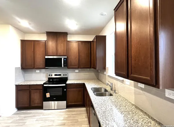 $2,300 | 7510 Fishbowl Lane, San Antonio, TX 78253