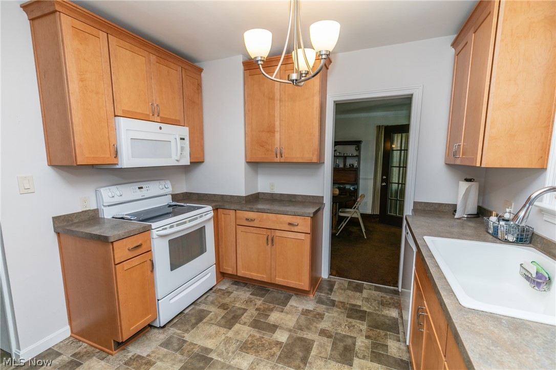 943 Beverly Road Cleveland Heights, OH 44121 - Photo 6 of 26