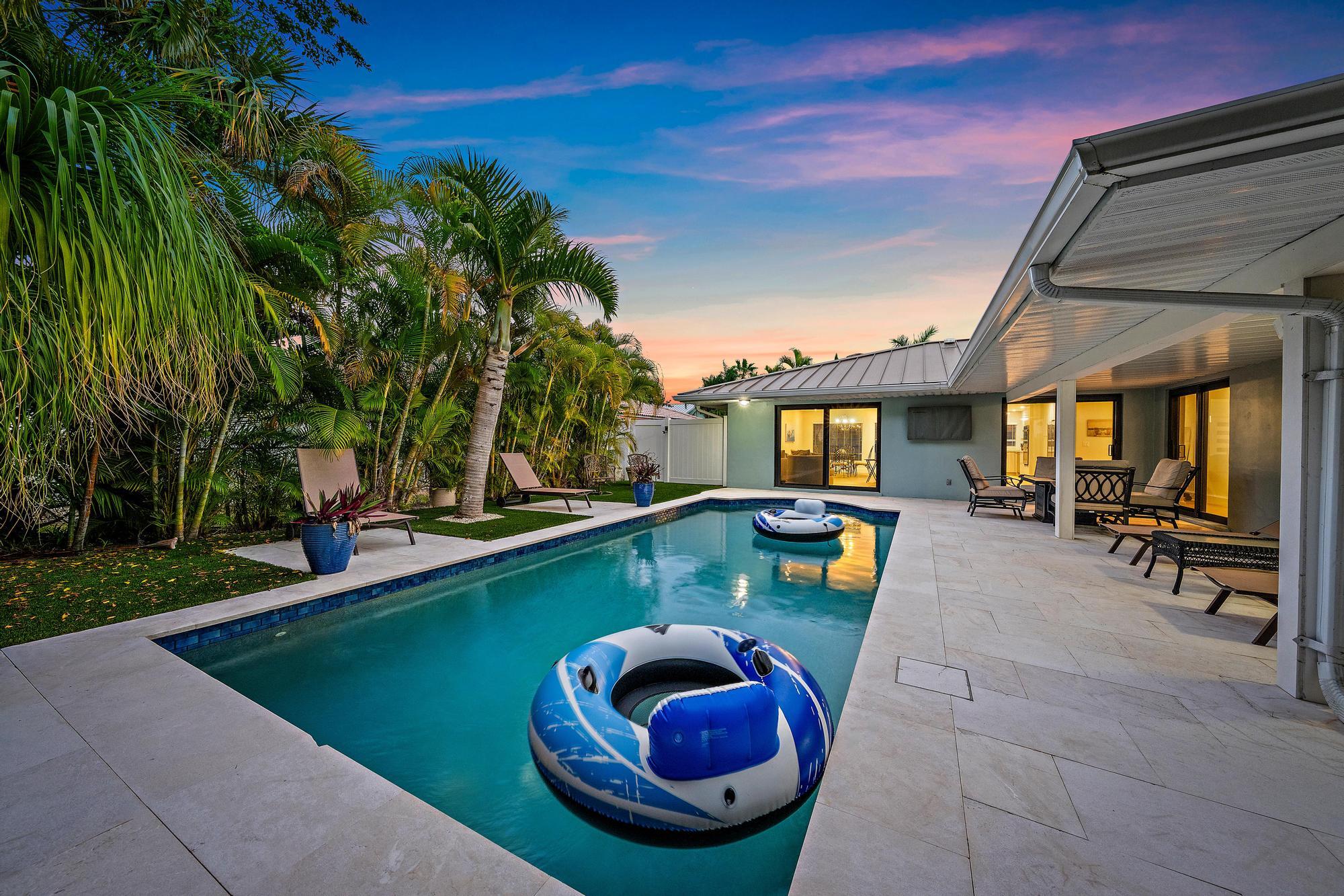 1120 Singer Drive Riviera Beach, FL 33404 - Photo 21 of 37 Pool & Back Exterior
