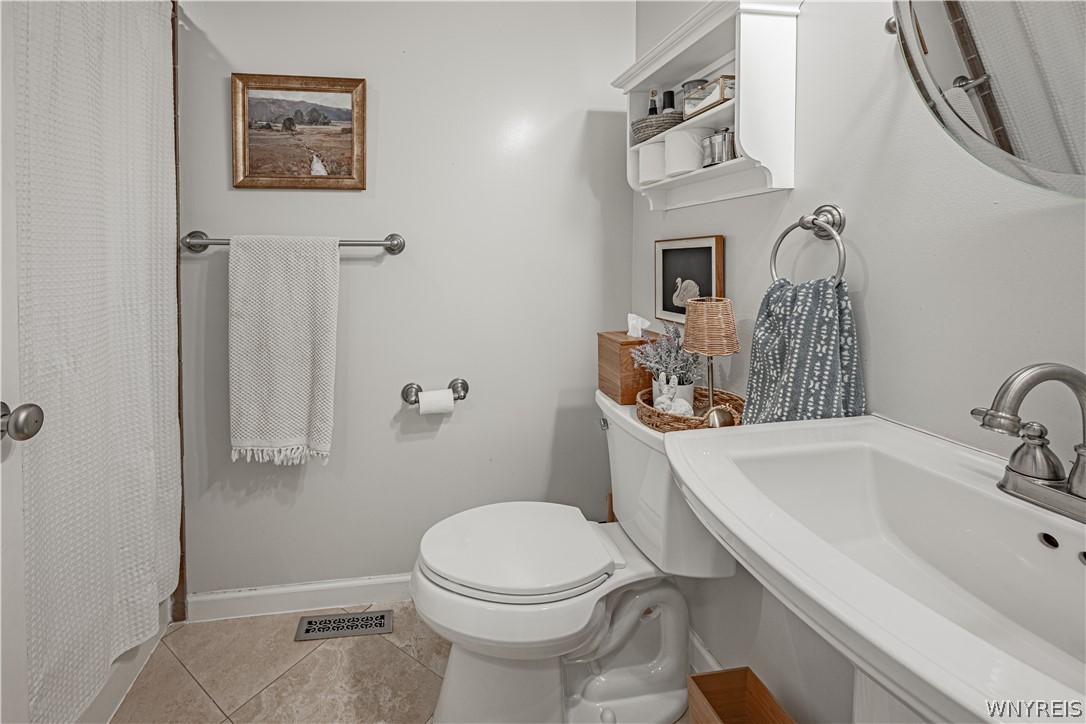 4899 Beach Ridge Road Pendleton, NY 14094 - Photo 15 of 48 2nd Full Bath