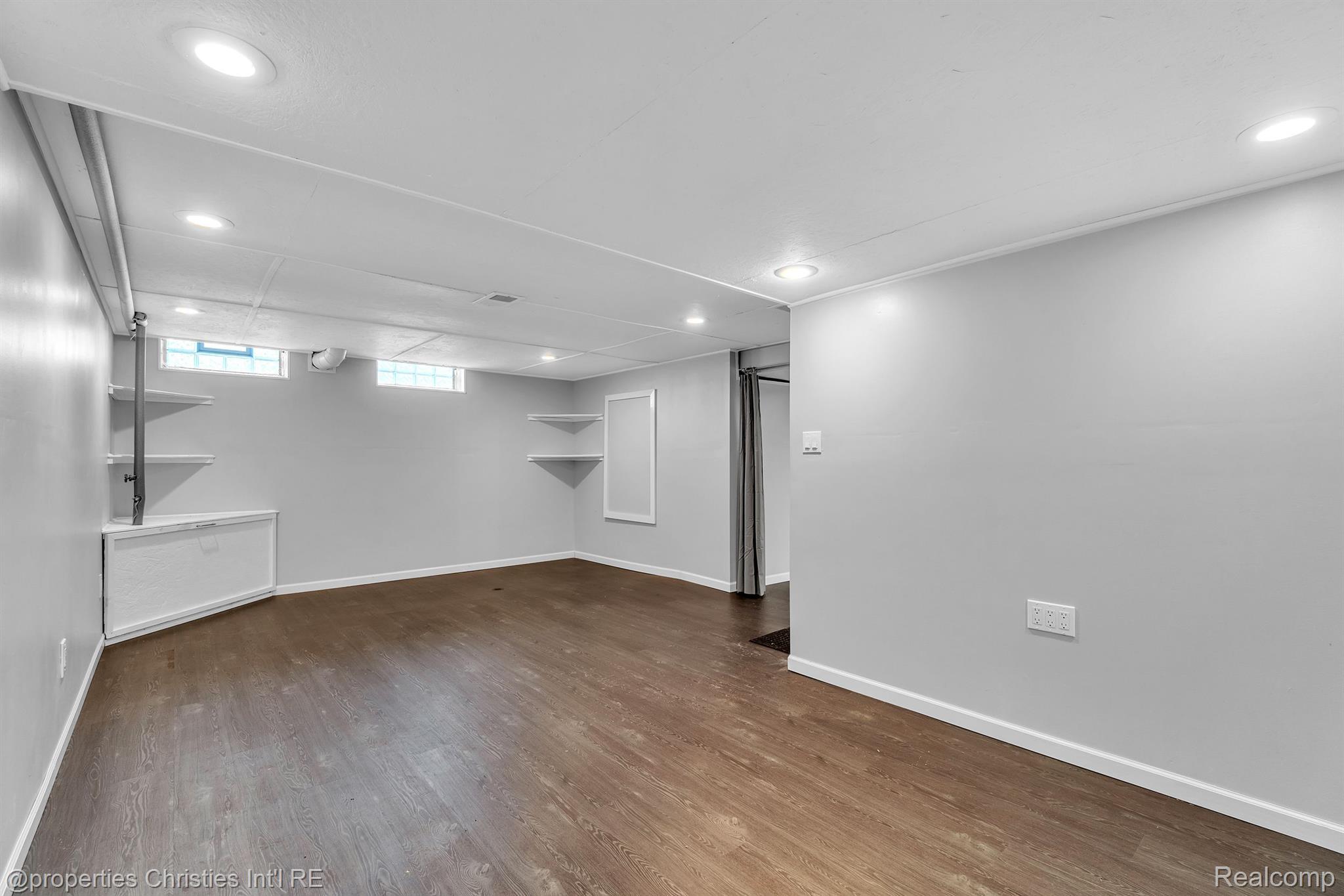 2554 Peterboro Road West Bloomfield, MI 48323 - Photo 38 of 56 Gallery Image 38