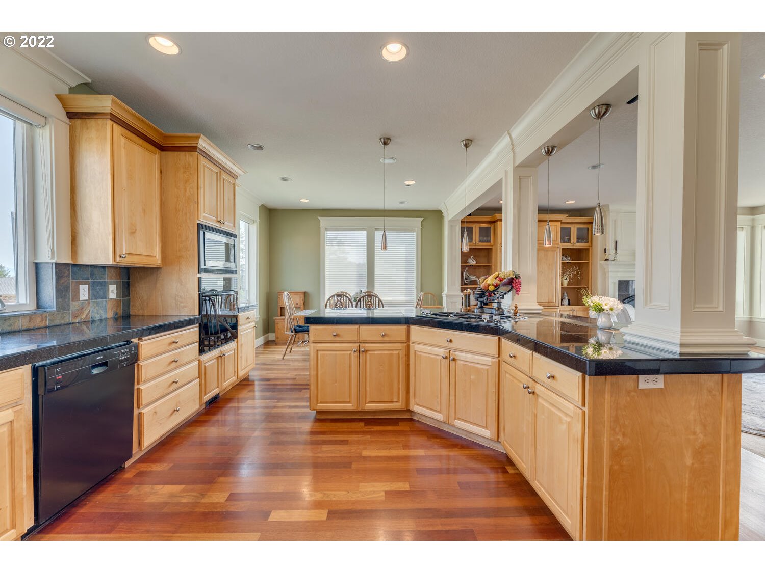 1558 Southwest Walters Loop Gresham, OR 97080 - Photo 8 of 32 Gallery Image 8