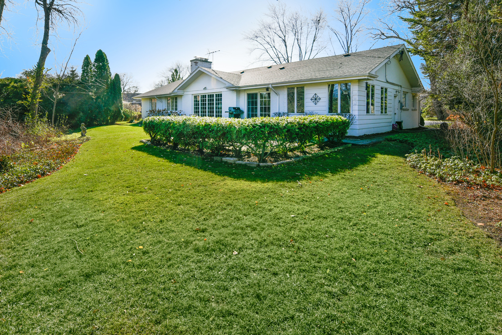 2005 Valley View Road Northfield, IL 60093 - Photo 3 of 8 a front view of a house with a garden