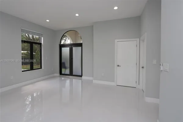 $4,800 | 5126 Southwest 57th Avenue, Miami, FL 33155