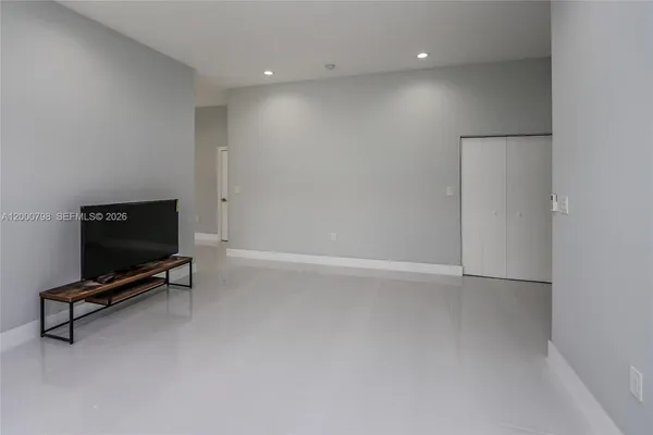 $4,800 | 5126 Southwest 57th Avenue, Miami, FL 33155