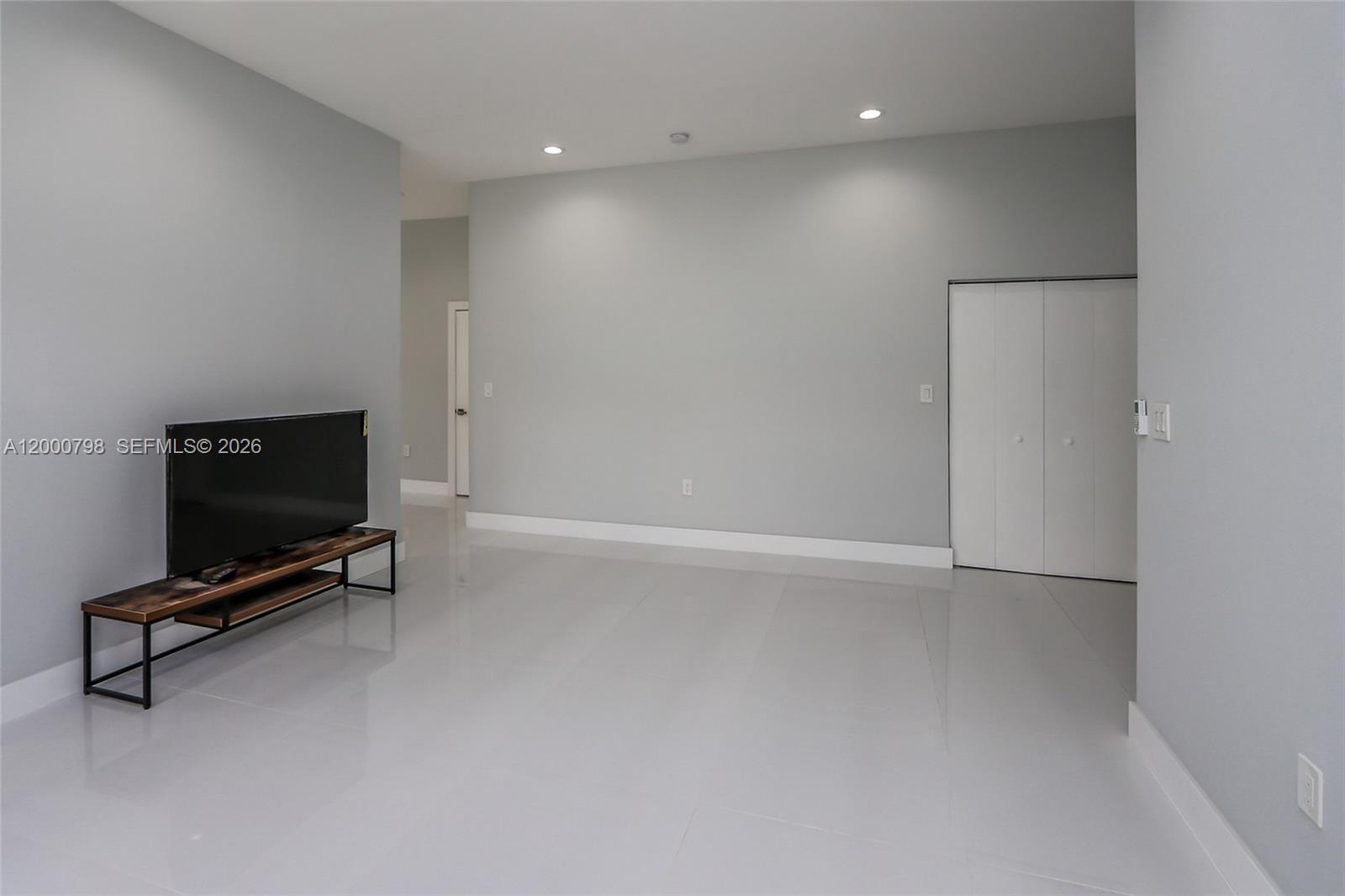 5126 Southwest 57th Avenue Miami, FL 33155 - Photo 12 of 32