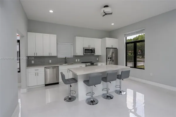 $4,800 | 5126 Southwest 57th Avenue, Miami, FL 33155