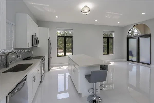 $4,800 | 5126 Southwest 57th Avenue, Miami, FL 33155