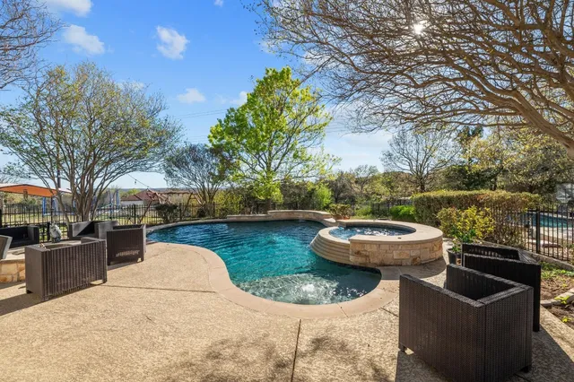 $1,245,000 | 11208 Woodland Hills Trail, Austin, TX 78732