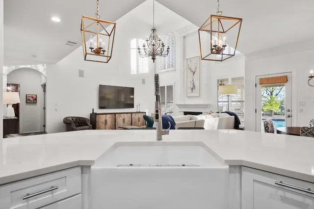 $1,245,000 | 11208 Woodland Hills Trail, Austin, TX 78732