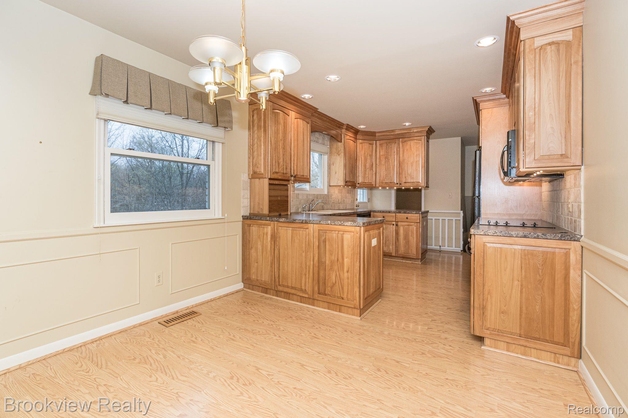 635 South Fieldstone Drive Rochester, MI 48309 - Photo 7 of 21 Gallery Image 7