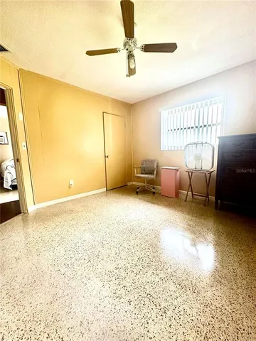 a view of livingroom with furniture