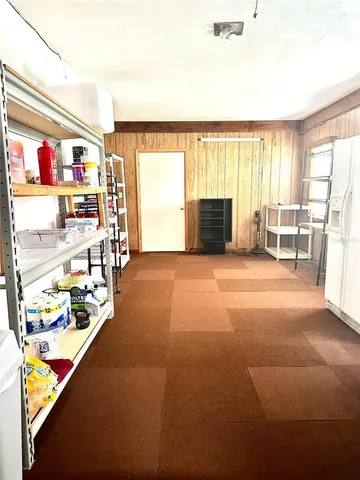 a view of livingroom with furniture