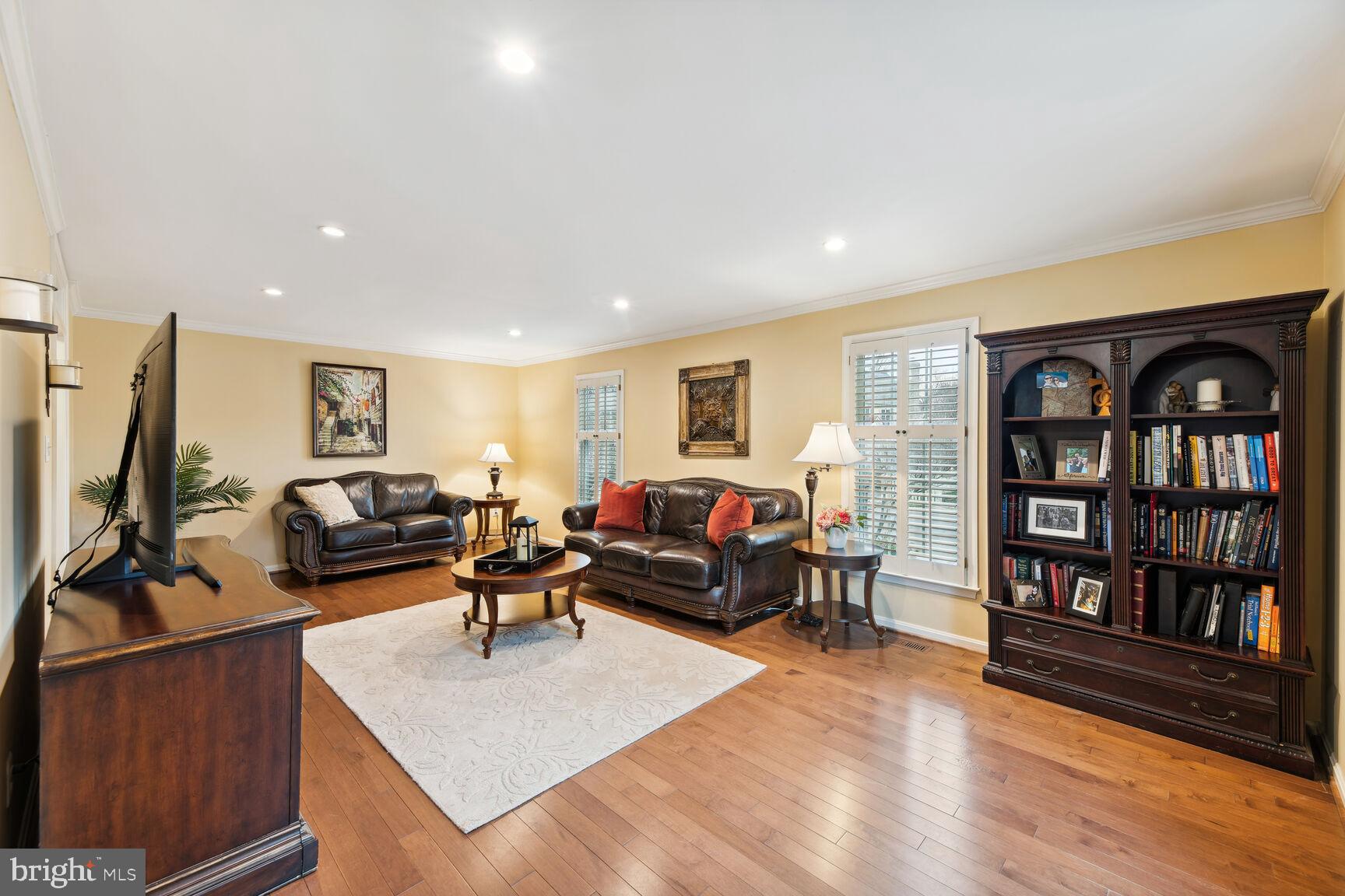 6603 Forsythia Street Springfield, VA 22150 - Photo 7 of 73 Elegant Living Rm w/ Recess Lights & Crown Molding
