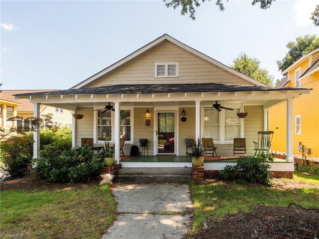 3BR/2BA home with spacious front porch