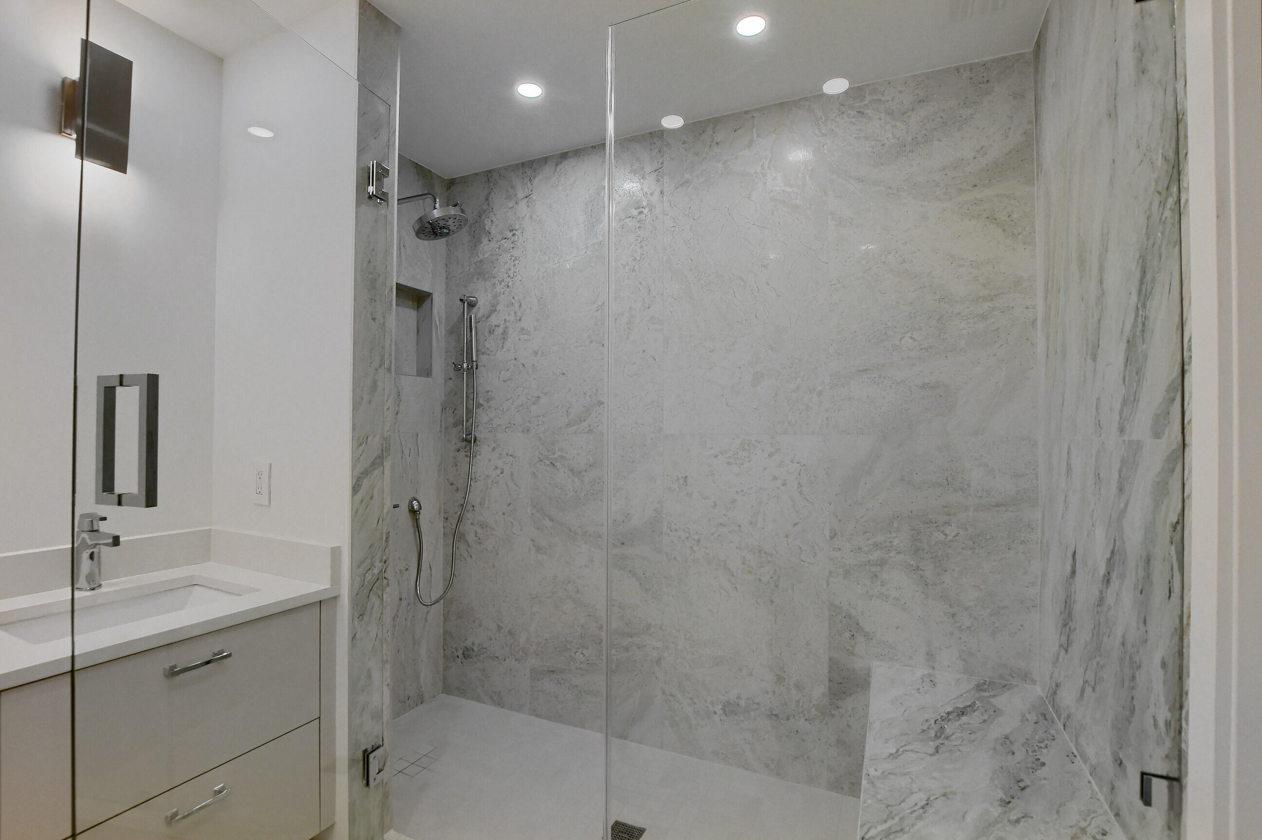 20241 Boca W Drive, Unit 2702 Boca Raton, FL 33434 - Photo 16 of 29 17_ebf_5875-hdr(5)