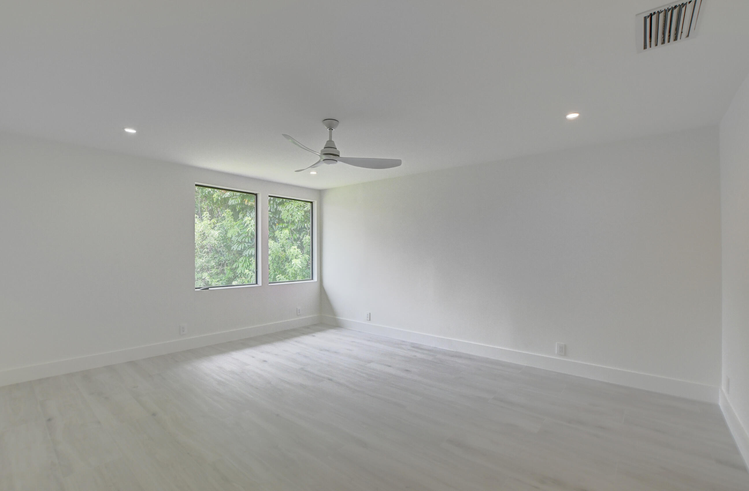 20241 Boca W Drive, Unit 2702 Boca Raton, FL 33434 - Photo 10 of 29 11_ebf_5841_2_3_4_5_interior 2
