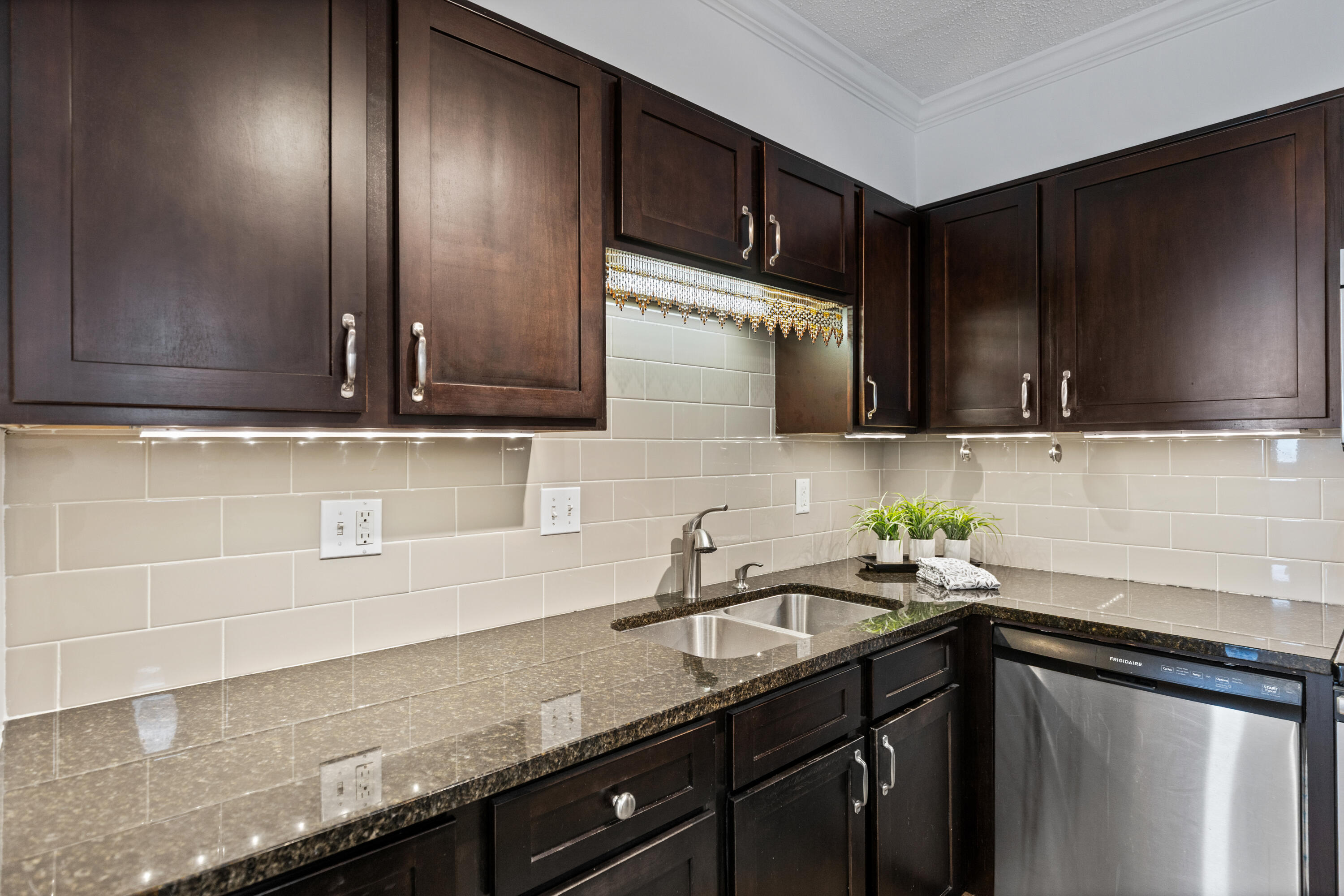 1131 Stringers Ridge Road, Unit 11G Chattanooga, TN 37405 - Photo 20 of 48 146A2207-2