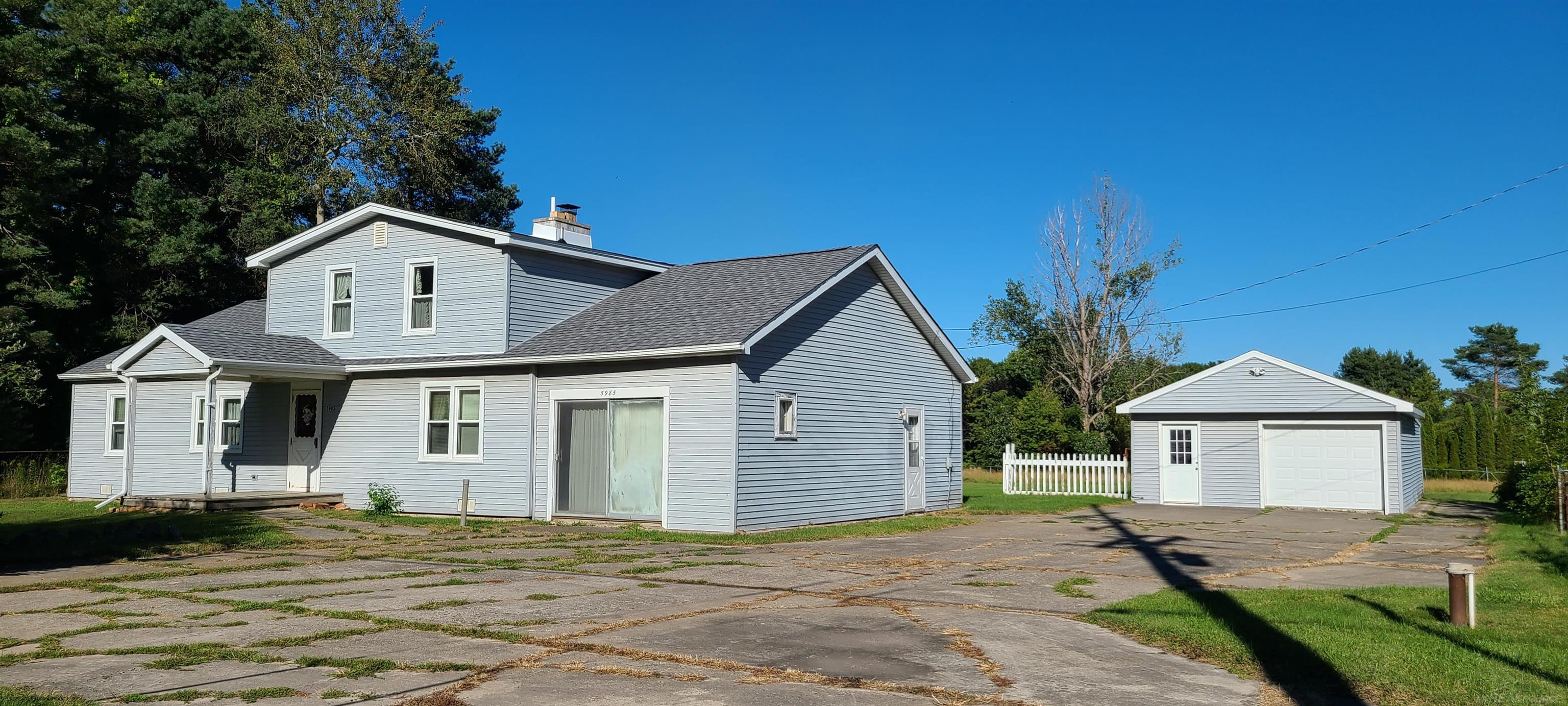 5985 Lakeshore Road Lexington, MI 48450 - Photo 2 of 38 LARGE PARKING AREA