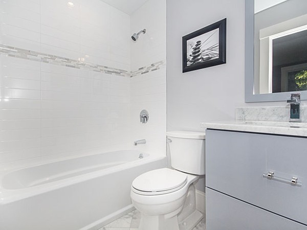 24-26 Beaconsfield Road, Unit 26 Brookline, MA 02445 - Photo 14 of 25 a bathroom with a toilet a sink and bathtub