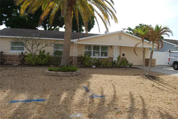 $2,500 | 2871 67th Street North, St. Petersburg, FL 33710