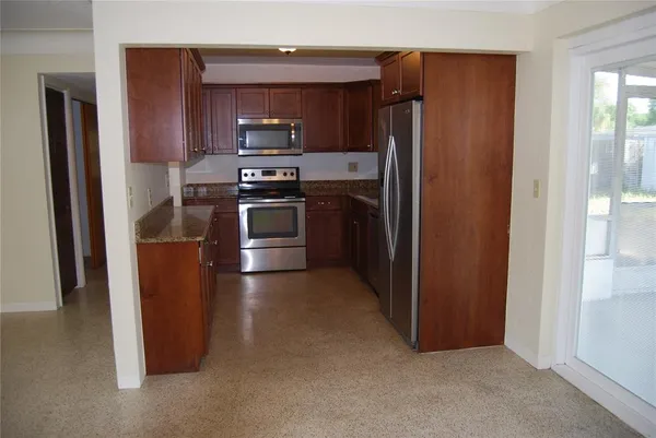 $2,500 | 2871 67th Street North, St. Petersburg, FL 33710