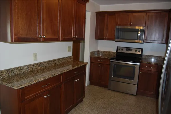 $2,500 | 2871 67th Street North, St. Petersburg, FL 33710