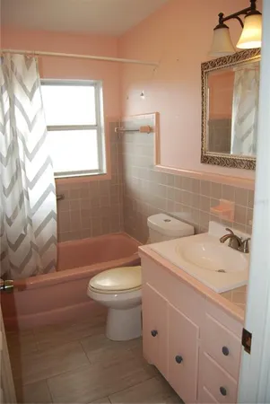 $2,500 | 2871 67th Street North, St. Petersburg, FL 33710