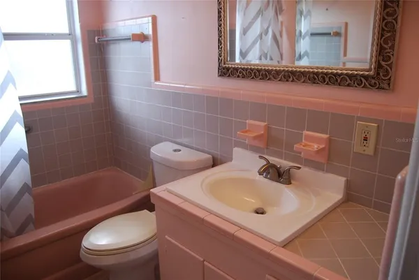 $2,500 | 2871 67th Street North, St. Petersburg, FL 33710