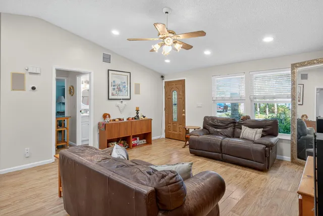 $499,000 | 380 North Caloosahatchee Avenue, Jupiter, FL 33458