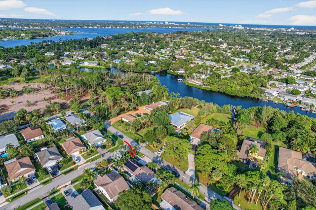 $499,000 | 380 North Caloosahatchee Avenue, Jupiter, FL 33458